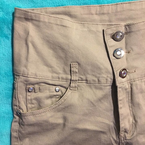 High-Rise Khaki 3 Button 5 Pocket Stretch Shorts - Picture 6 of 16
